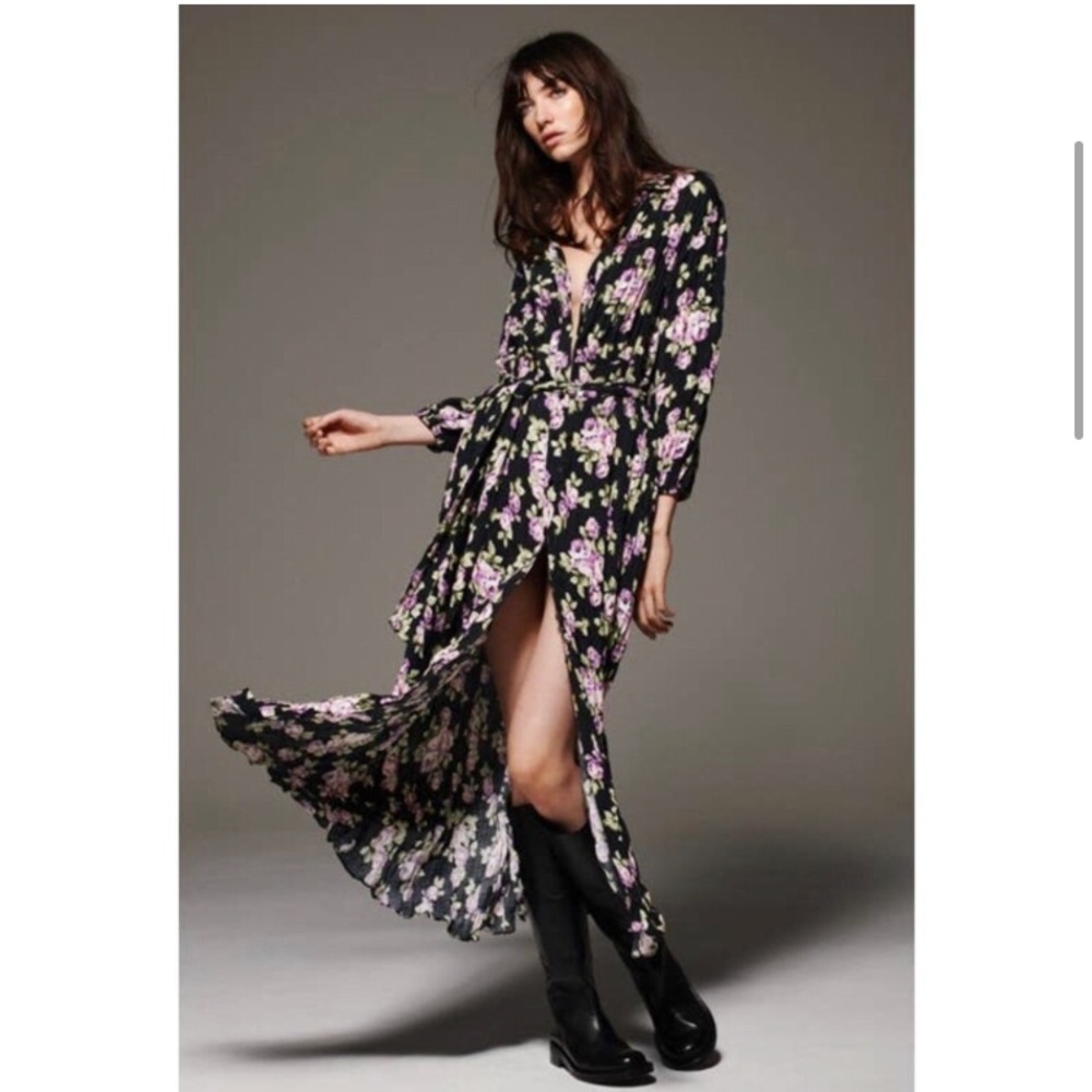 NWT 🌸 ZARA Black Floral Print Long-sleeved Dress